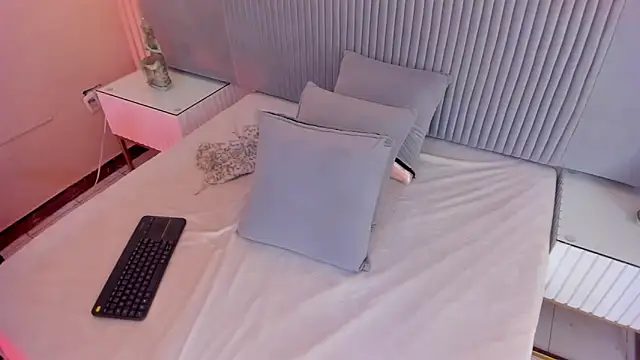 Little_vel live sex cam