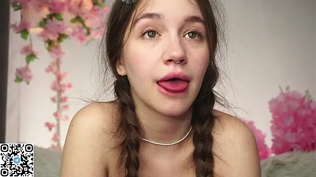 AmiLewis live sex cam