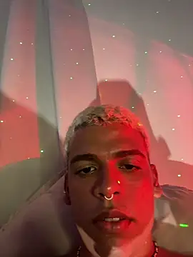 MrLeoLatino's cam snapshot