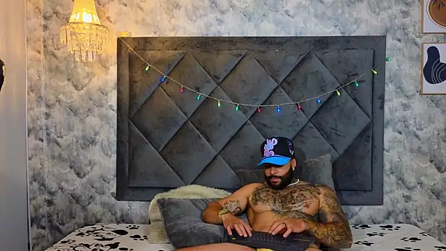 Apolo_rousse1's cam snapshot