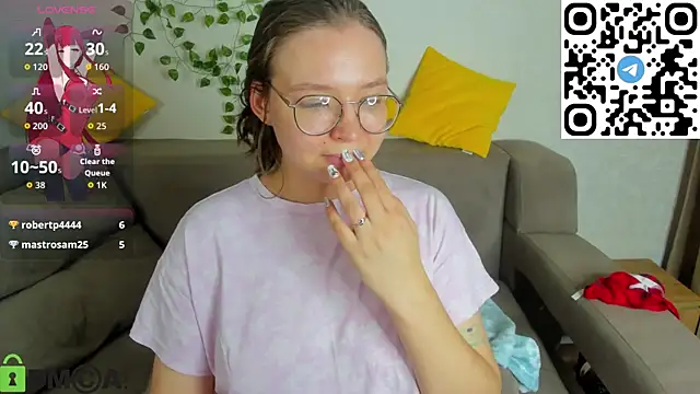 Nuura_Moore's cam snapshot