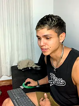 mirallesandbig live sex cam