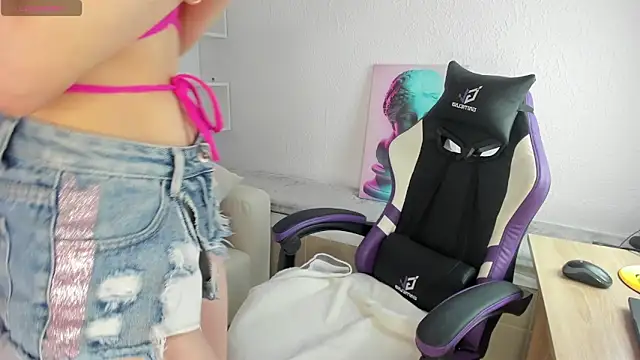 Ella_starrr__'s cam snapshot