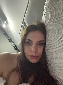 CurlyLara live sex cam