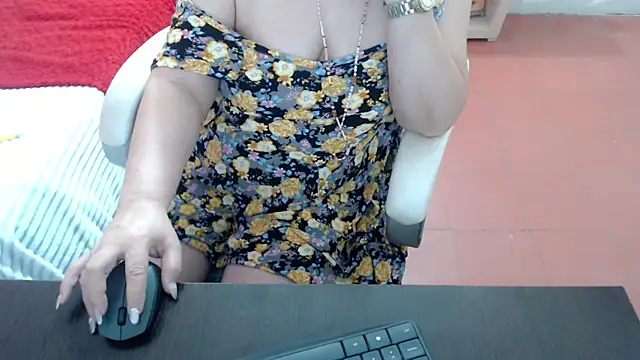 leonela_69's cam snapshot