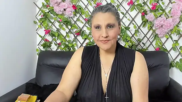 merlyna_goldens's cam snapshot