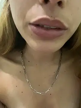 loirinhaaa live sex cam