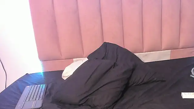 PrettyLuxe's cam snapshot