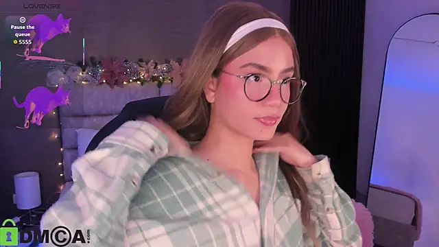 Arinextdoor's cam snapshot