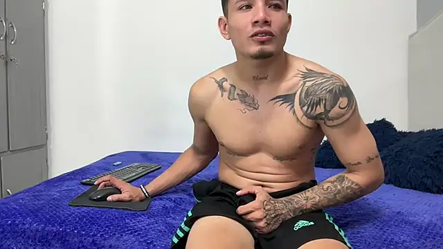 dominic_brandd23's cam snapshot