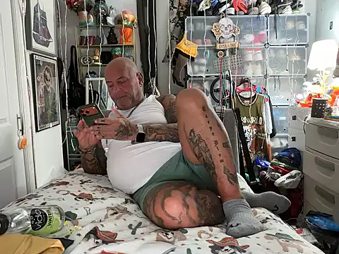 lovetatts64's cam snapshot