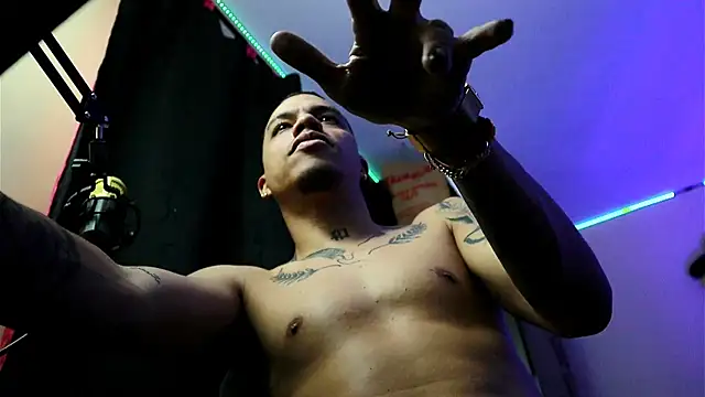 AlphaMasterXxx's cam snapshot