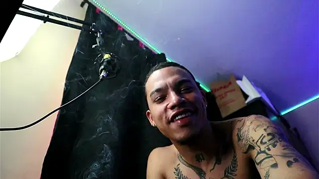 AlphaMasterXxx's cam snapshot