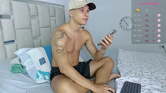 Andrew_lovely18's cam snapshot