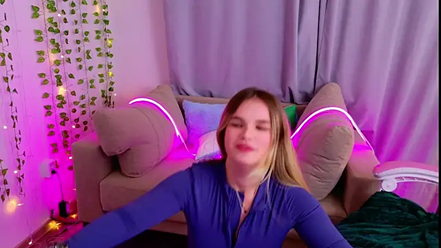 KellyHayden's cam snapshot