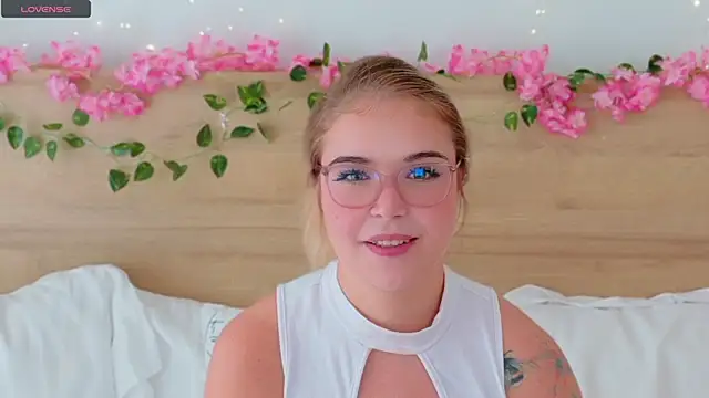 Lilith_Bonheur's cam snapshot