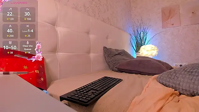 Emma__Leee's cam snapshot