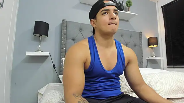 violeta_and_maxx's cam snapshot