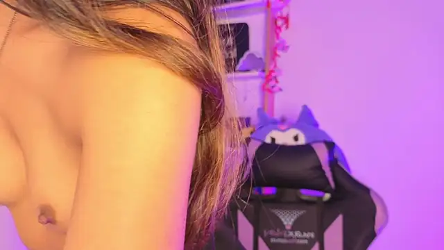 Yommi_Winx live sex cam