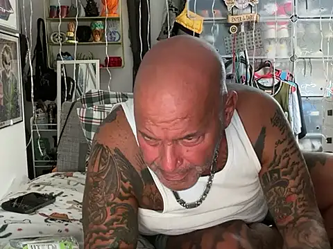 lovetatts64's cam snapshot