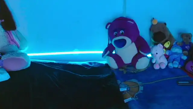 Ellope_'s cam snapshot