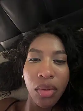 IamCrystal2 live sex cam