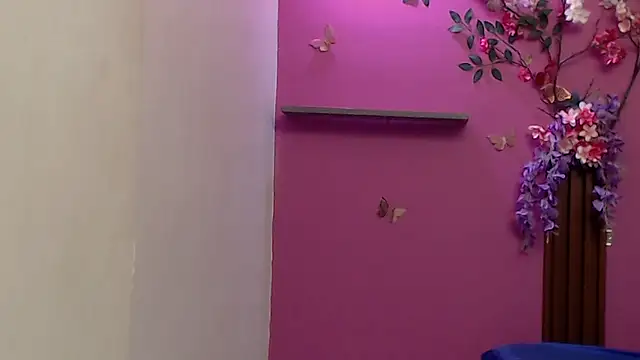 skinnybarbie022's cam snapshot