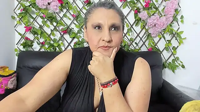 merlyna_goldens's cam snapshot