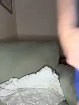 largeboobies30's cam snapshot