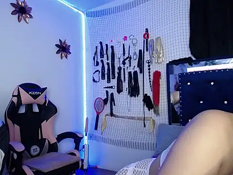 Aron_and_Queen_Annie's cam snapshot