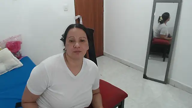 Laura_fox1's cam snapshot