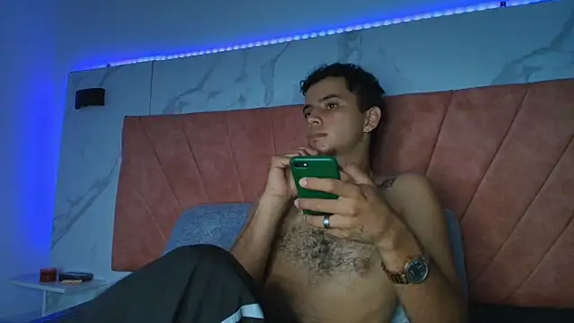 HellAndDante_'s cam snapshot