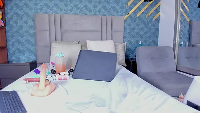 NiiaMoore live sex cam