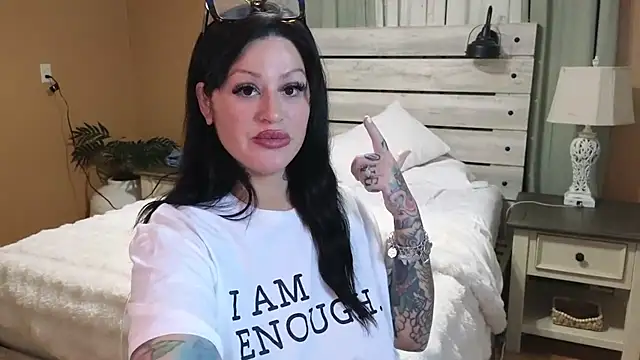 TexasTattooedHouseWife's cam snapshot