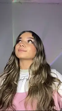 AnnyLopezzz_'s cam snapshot