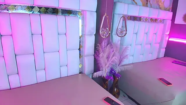 SaraLondon13's cam snapshot