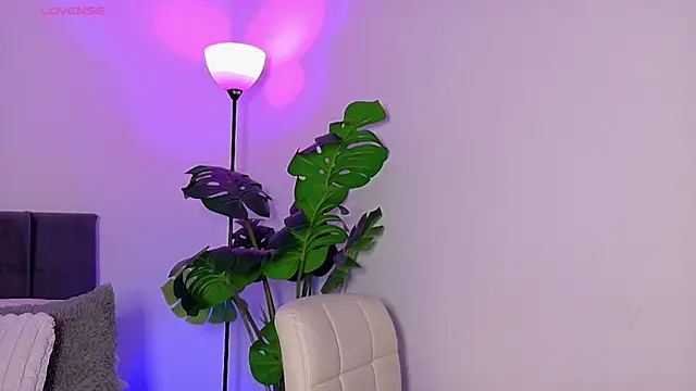 charlotteeruss's cam snapshot