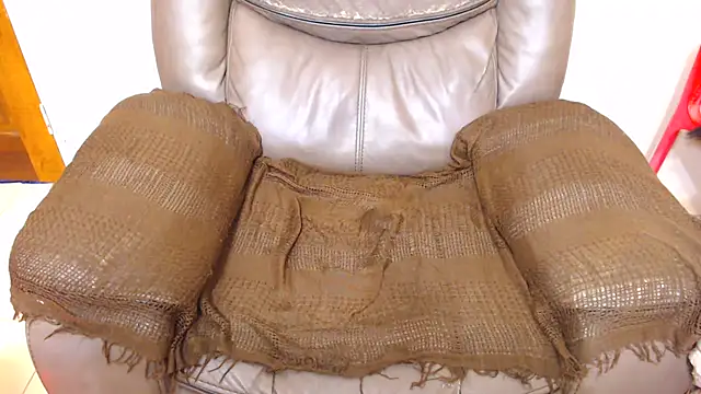 ChocolateClit's cam snapshot