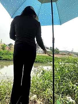 BigAssBee's cam snapshot