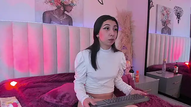 Isabella_Crofts's cam snapshot