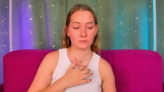 AlinaVice's cam snapshot