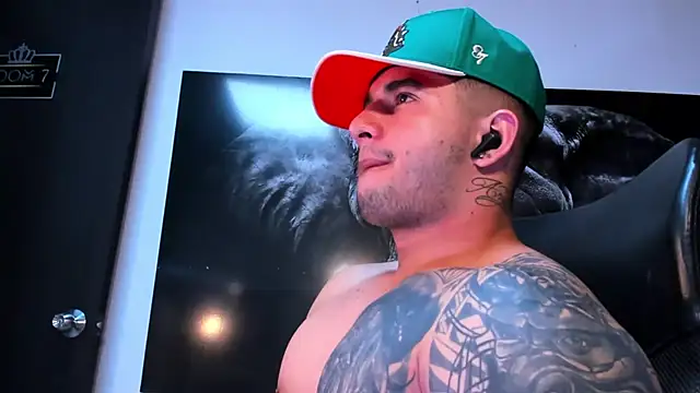 king_falconer's cam snapshot