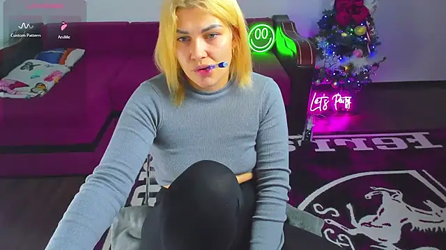 MiaKiittyy live sex cam