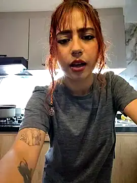 Sarah_Lark-'s cam snapshot