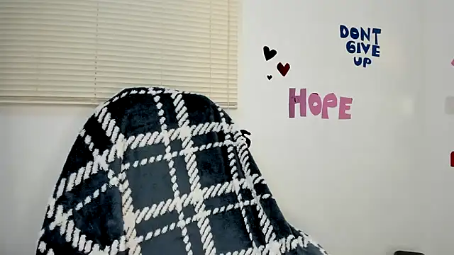 lizzie_c's cam snapshot