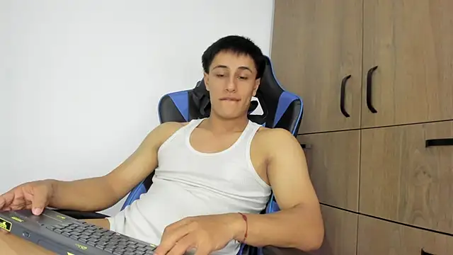 dorman_boy's cam snapshot