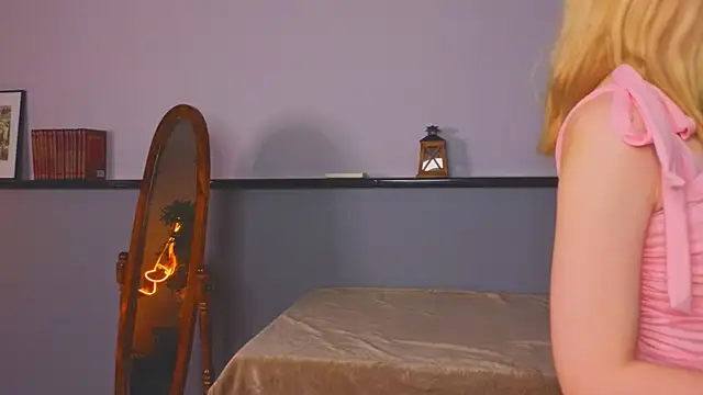 YungLyssy live sex cam