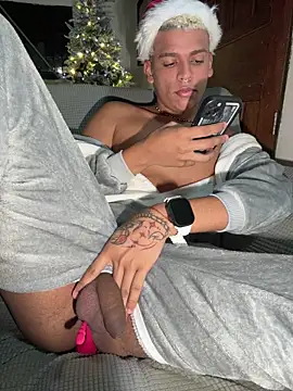 MrLeoLatino live sex cam