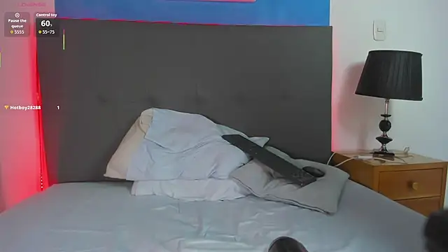 lindaa_natashaa_'s cam snapshot