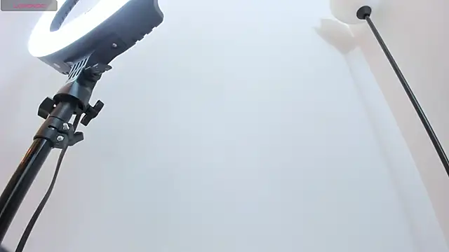 ella_harper's cam snapshot